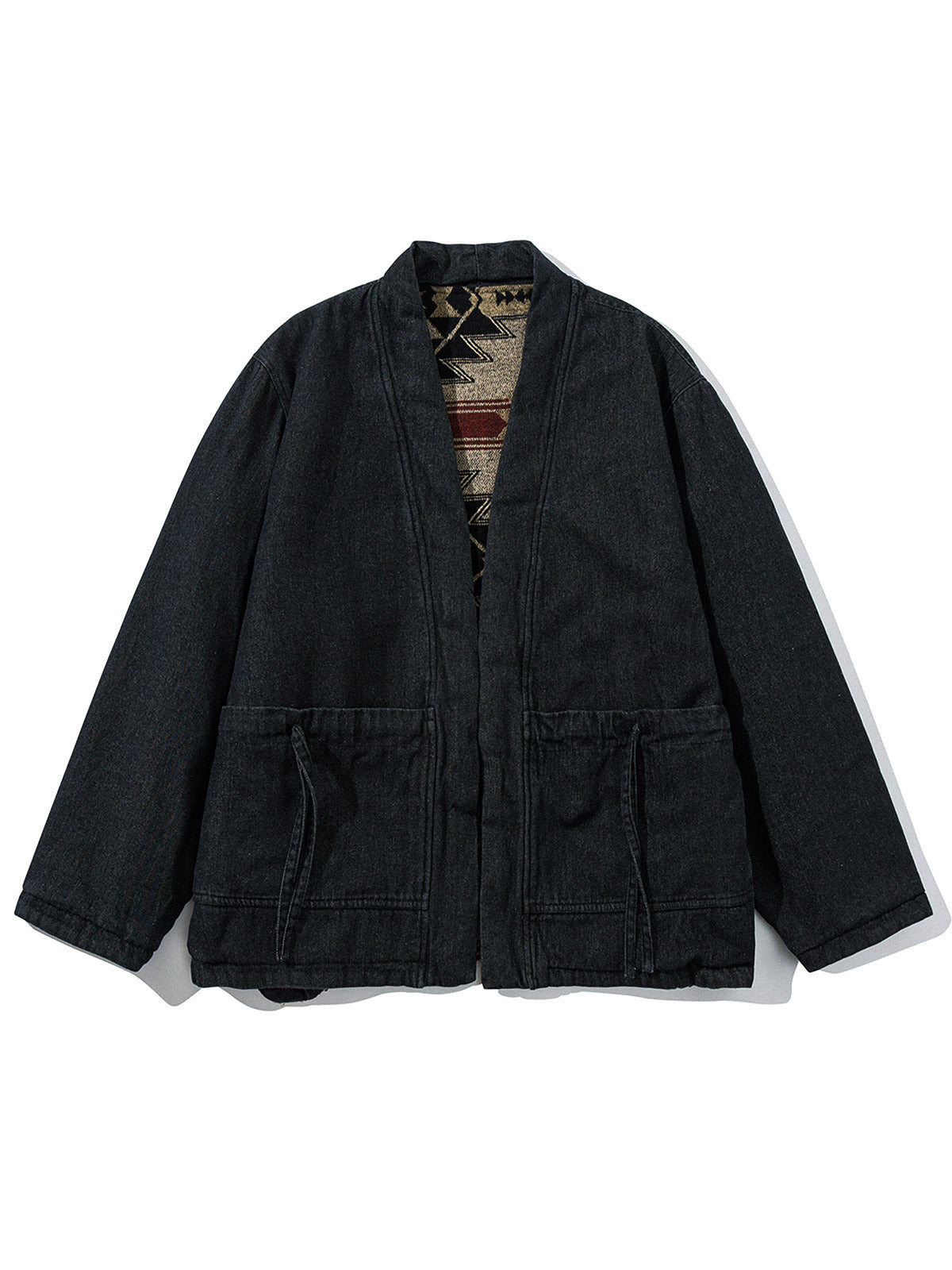 製品画像:
リバーシブル民族風中綿はんてん、民族風プリントウールとシンプルなデニムの裏地、リバーシブルデザインで文化的な魅力と実用性を兼ね備えた冬の必須アイテム
詳細画像:
民族風プリントウール素材のディテール、デニム裏地デザイン、ウエストベルトでシルエット調整可能、ゆったりとしたカットで快適な着心地