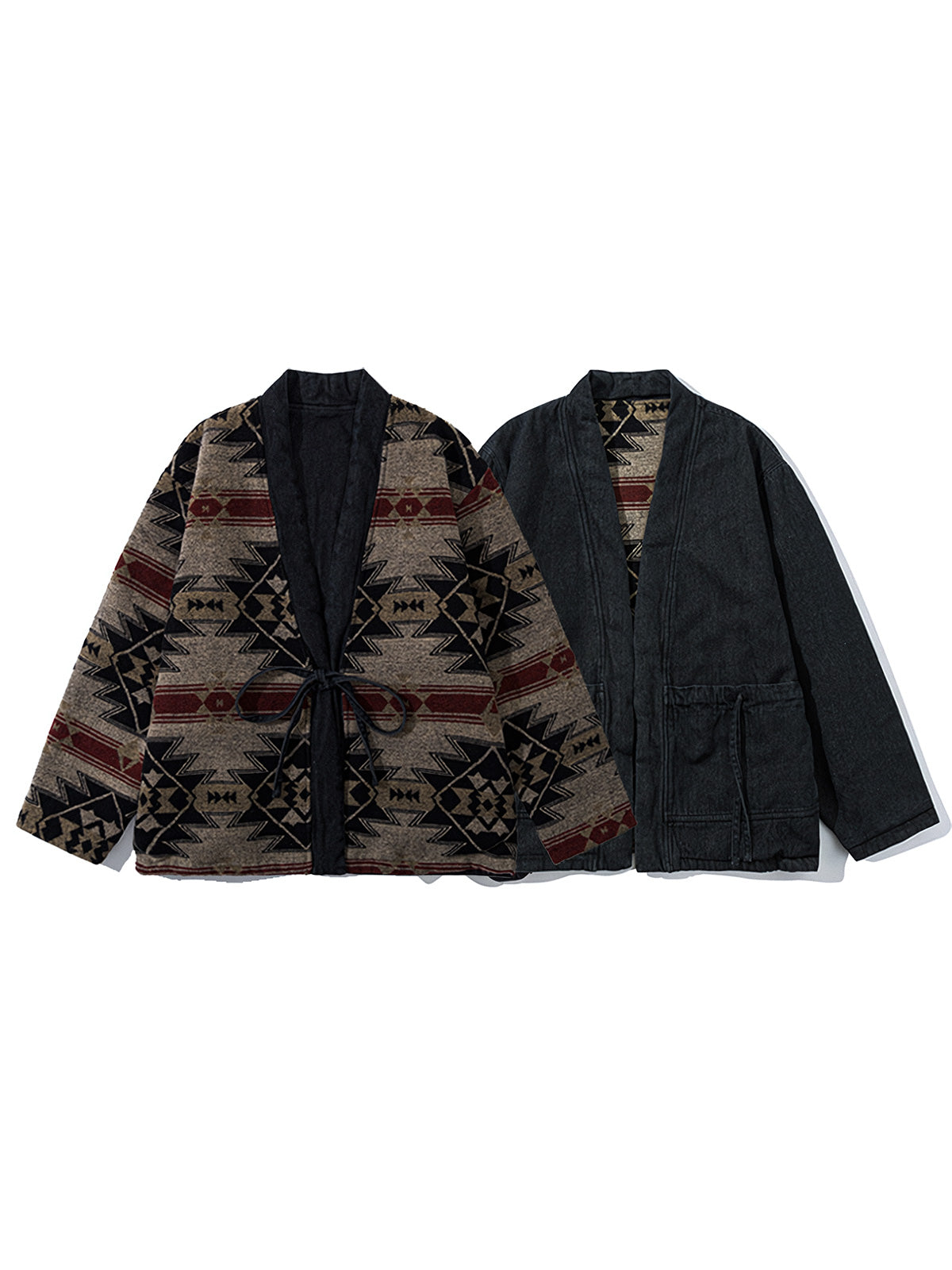 製品画像:
リバーシブル民族風中綿はんてん、民族風プリントウールとシンプルなデニムの裏地、リバーシブルデザインで文化的な魅力と実用性を兼ね備えた冬の必須アイテム
詳細画像:
民族風プリントウール素材のディテール、デニム裏地デザイン、ウエストベルトでシルエット調整可能、ゆったりとしたカットで快適な着心地