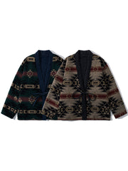 製品画像:
リバーシブル民族風中綿はんてん、民族風プリントウールとシンプルなデニムの裏地、リバーシブルデザインで文化的な魅力と実用性を兼ね備えた冬の必須アイテム
詳細画像:
民族風プリントウール素材のディテール、デニム裏地デザイン、ウエストベルトでシルエット調整可能、ゆったりとしたカットで快適な着心地