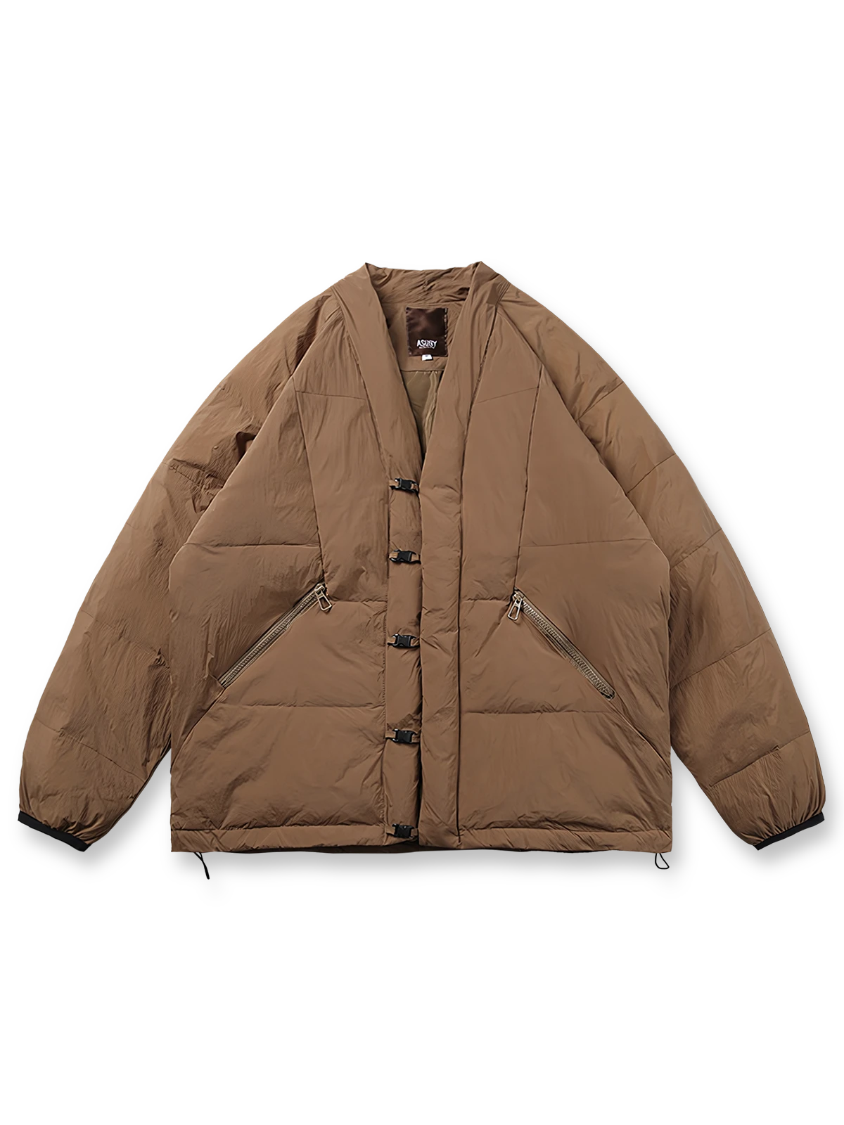 製品画像:
ホワイトダックダウンはんてん、伝統的なはんてんスタイルに高品質なホワイトダックダウン、優れた保温性とレトロなデザインを融合
詳細画像:
90%ホワイトダックダウン充填、100%ポリエステル外側、風を防ぎ水を弾く機能、胸元のヴィンテージ調ボタンとウエストのドローコードでデザインにアクセント