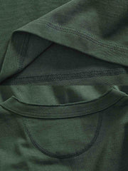 製品画像
「ヘンリーネック 長袖Tシャツ。高密度コットン素材とアメカジ風ウォッシュ加工が特徴で、ヴィンテージ感と耐久性を兼ね備えたシンプルなデザイン」
詳細画像
「ヘンリーネックの金属ボタンとアメカジ風ウォッシュ加工による自然なレトロ感。高密度コットンの厚手生地で、クラシックなディテールが際立つ一枚」