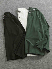 製品画像
「ヘンリーネック 長袖Tシャツ。高密度コットン素材とアメカジ風ウォッシュ加工が特徴で、ヴィンテージ感と耐久性を兼ね備えたシンプルなデザイン」
詳細画像
「ヘンリーネックの金属ボタンとアメカジ風ウォッシュ加工による自然なレトロ感。高密度コットンの厚手生地で、クラシックなディテールが際立つ一枚」