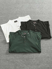 製品画像
「ヘンリーネック 長袖Tシャツ。高密度コットン素材とアメカジ風ウォッシュ加工が特徴で、ヴィンテージ感と耐久性を兼ね備えたシンプルなデザイン」
詳細画像
「ヘンリーネックの金属ボタンとアメカジ風ウォッシュ加工による自然なレトロ感。高密度コットンの厚手生地で、クラシックなディテールが際立つ一枚」