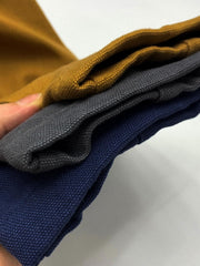 製品画像: 厚手で丈夫な100%コットンキャンバス素材を使用したワークジャケット。ドロップショルダーとルーズフィットデザインが特徴で、実用性とレトロなワークスタイルを演出。
詳細画像: クラシックなダブルパッチポケットデザインが特徴。厚手キャンバス素材で耐久性があり、カジュアルなコーディネートにも最適な一着。