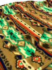 製品画像: 民族風花柄デザインのフリースフード付きパーカー。柔らかく保温性に優れた生地が秋冬にぴったり。ゆったりとしたシルエットで快適な着心地。
詳細画像: 中厚のポリエステル素材を使用し、防風性と保温性を兼ね備えたフリースパーカー。レトロな民族風デザインとフード付きの実用性を提供。