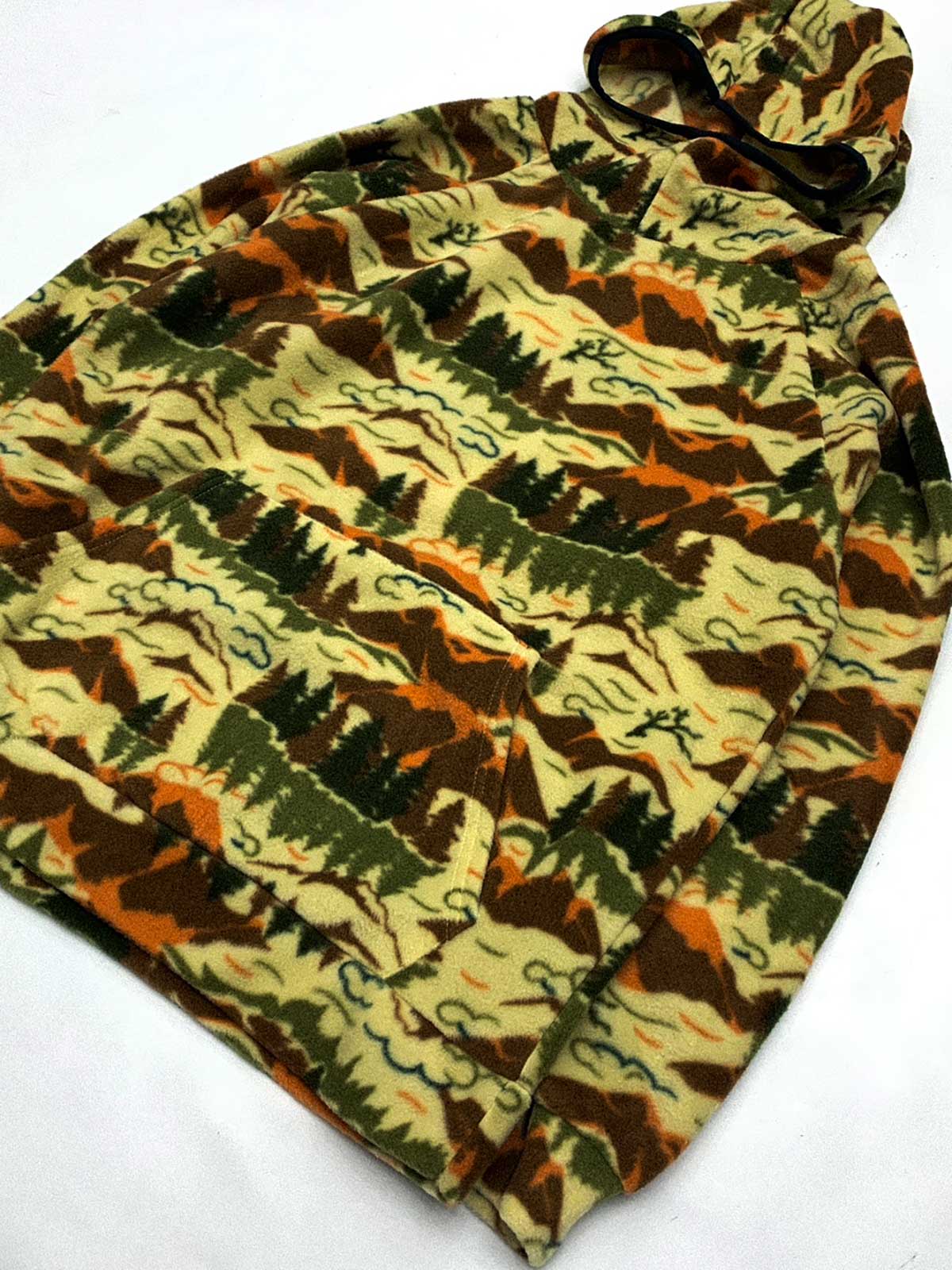 製品画像: 民族風花柄デザインのフリースフード付きパーカー。柔らかく保温性に優れた生地が秋冬にぴったり。ゆったりとしたシルエットで快適な着心地。
詳細画像: 中厚のポリエステル素材を使用し、防風性と保温性を兼ね備えたフリースパーカー。レトロな民族風デザインとフード付きの実用性を提供。