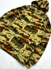 製品画像: 民族風花柄デザインのフリースフード付きパーカー。柔らかく保温性に優れた生地が秋冬にぴったり。ゆったりとしたシルエットで快適な着心地。
詳細画像: 中厚のポリエステル素材を使用し、防風性と保温性を兼ね備えたフリースパーカー。レトロな民族風デザインとフード付きの実用性を提供。