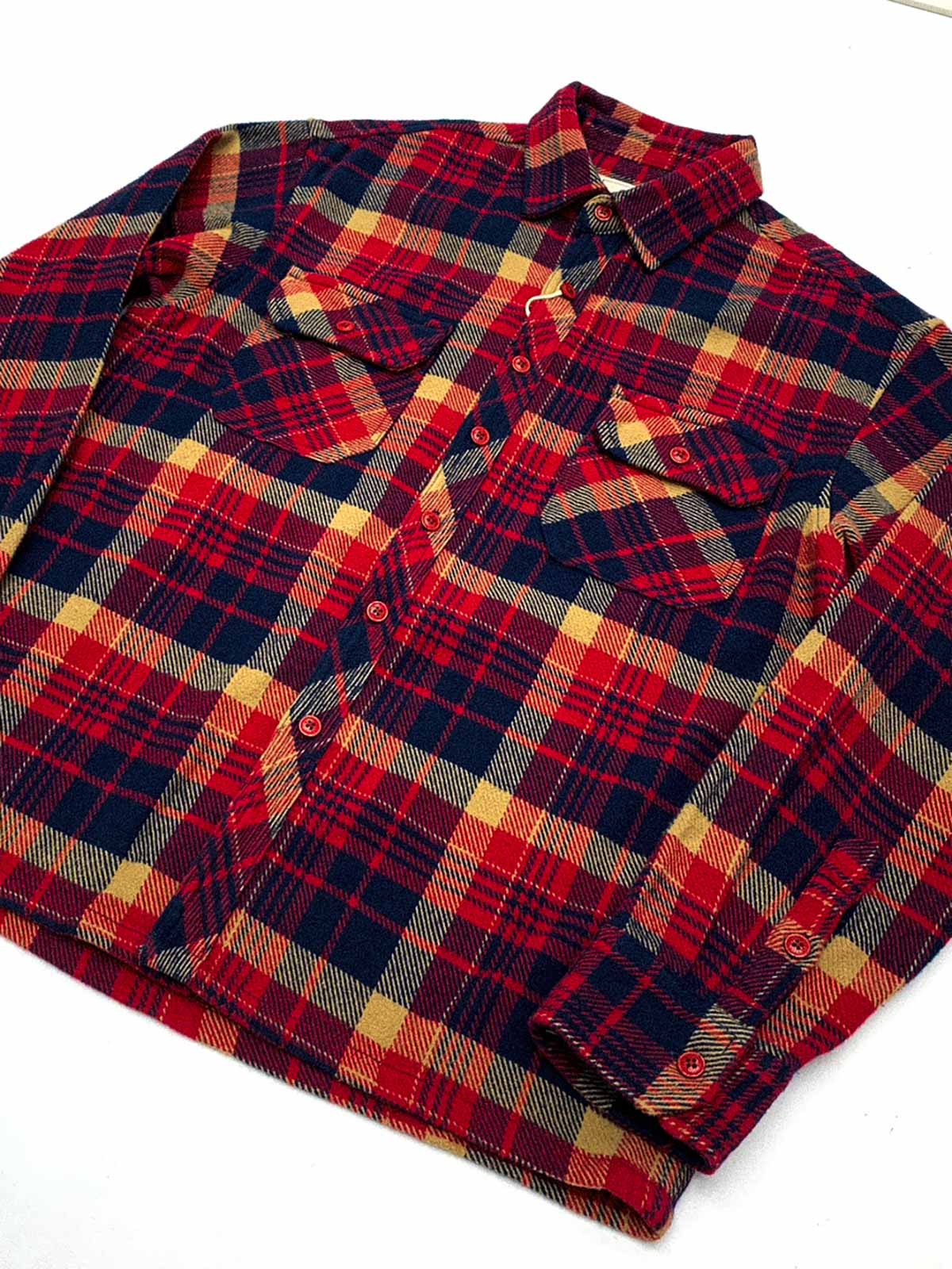 製品画像
「チェック柄フランネルシャツジャケット、厚手のコットン素材に起毛加工を施し、ヴィンテージ感のあるデザインで高い保温性と快適な着心地」
詳細画像
「レトロなチェック柄デザイン、ダブルポケットが機能性をプラス。起毛加工された厚手のコットン素材で保温性抜群、ワークウェア風のデザインが特徴」