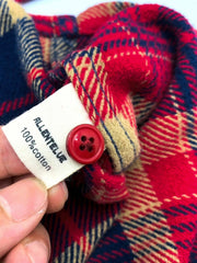 製品画像
「チェック柄フランネルシャツジャケット、厚手のコットン素材に起毛加工を施し、ヴィンテージ感のあるデザインで高い保温性と快適な着心地」
詳細画像
「レトロなチェック柄デザイン、ダブルポケットが機能性をプラス。起毛加工された厚手のコットン素材で保温性抜群、ワークウェア風のデザインが特徴」