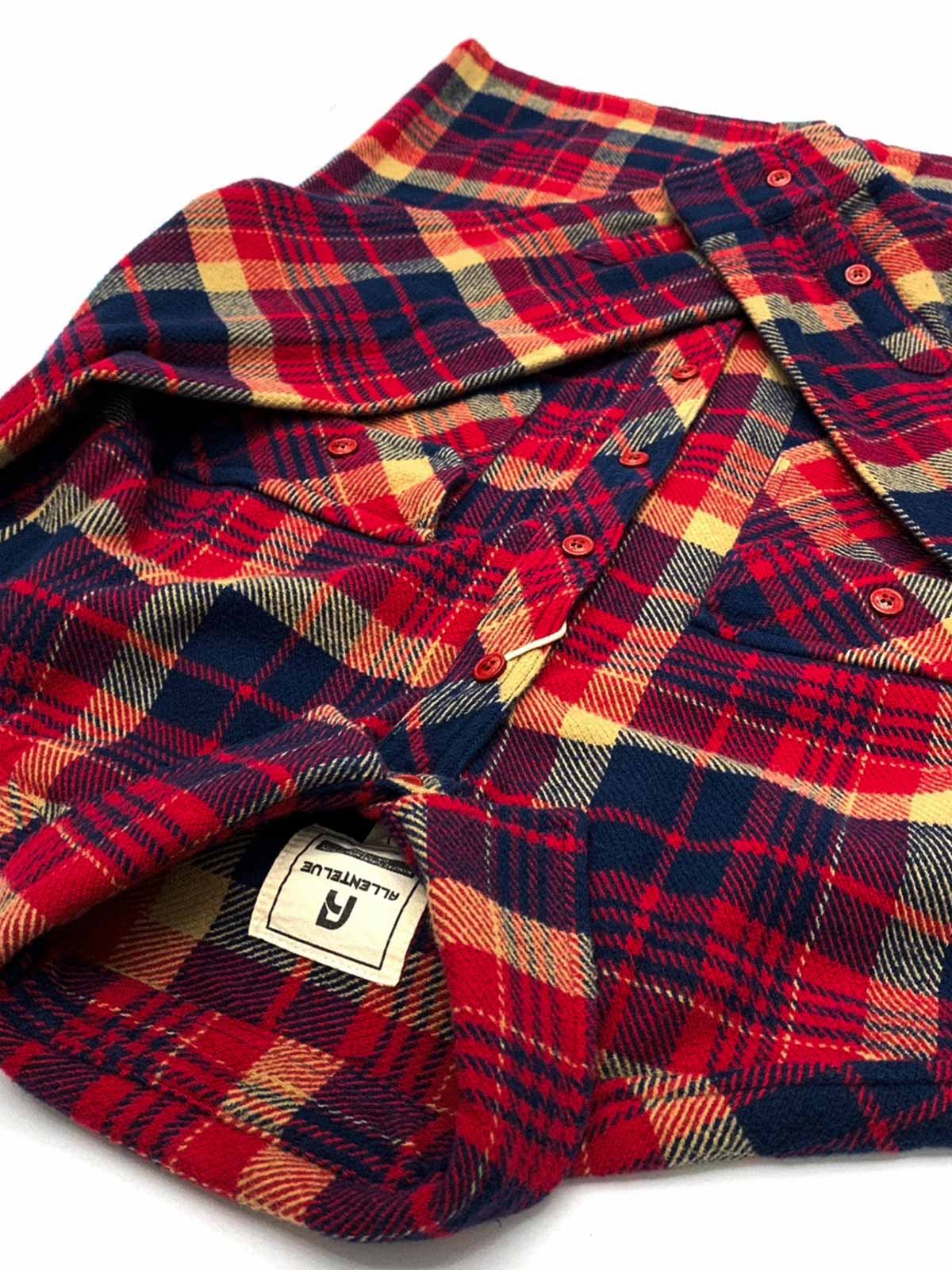 製品画像
「チェック柄フランネルシャツジャケット、厚手のコットン素材に起毛加工を施し、ヴィンテージ感のあるデザインで高い保温性と快適な着心地」
詳細画像
「レトロなチェック柄デザイン、ダブルポケットが機能性をプラス。起毛加工された厚手のコットン素材で保温性抜群、ワークウェア風のデザインが特徴」