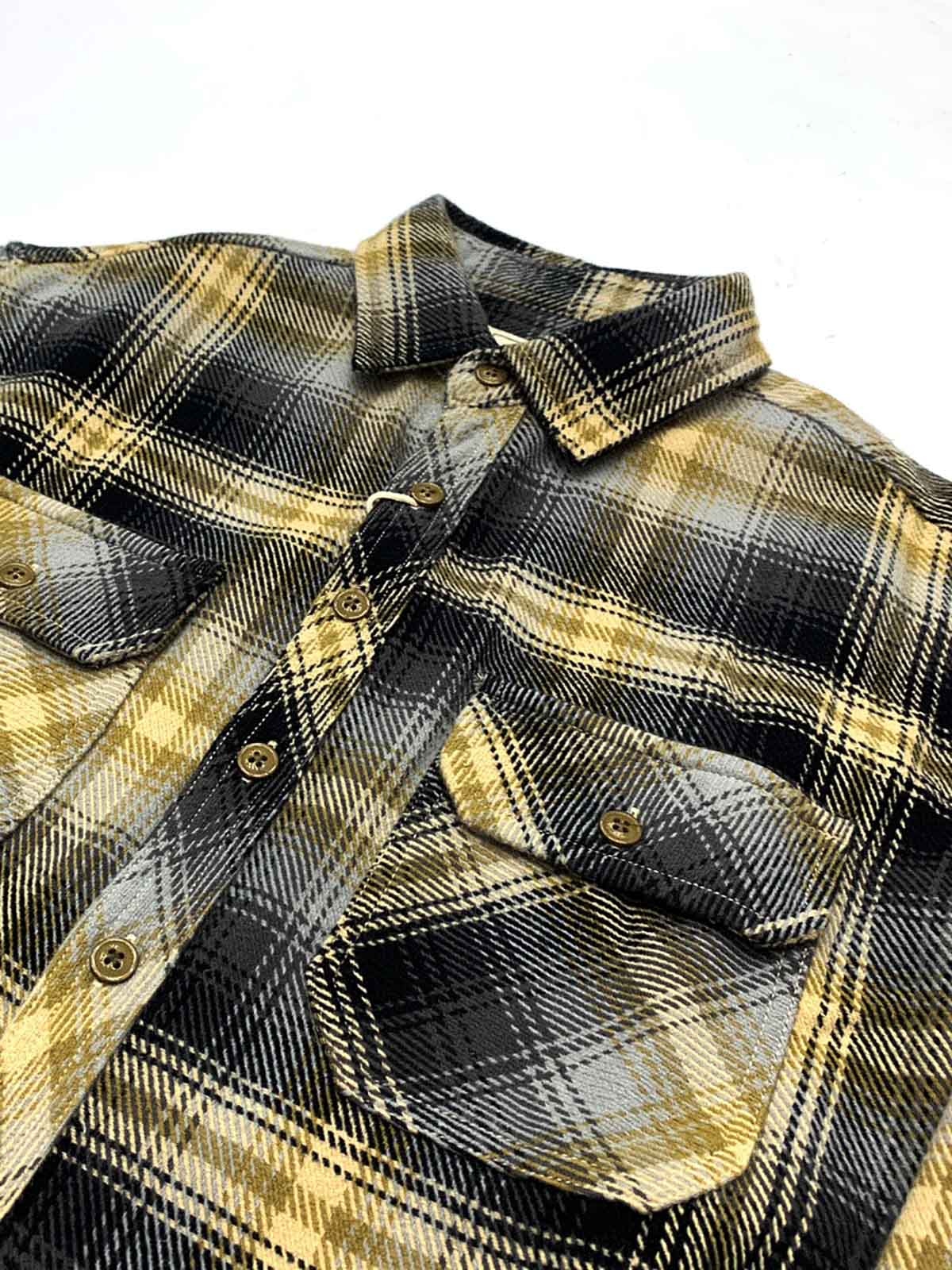 製品画像
「チェック柄フランネルシャツジャケット、厚手のコットン素材に起毛加工を施し、ヴィンテージ感のあるデザインで高い保温性と快適な着心地」
詳細画像
「レトロなチェック柄デザイン、ダブルポケットが機能性をプラス。起毛加工された厚手のコットン素材で保温性抜群、ワークウェア風のデザインが特徴」