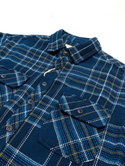 製品画像
「チェック柄フランネルシャツジャケット、厚手のコットン素材に起毛加工を施し、ヴィンテージ感のあるデザインで高い保温性と快適な着心地」
詳細画像
「レトロなチェック柄デザイン、ダブルポケットが機能性をプラス。起毛加工された厚手のコットン素材で保温性抜群、ワークウェア風のデザインが特徴」