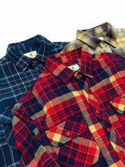 製品画像
「チェック柄フランネルシャツジャケット、厚手のコットン素材に起毛加工を施し、ヴィンテージ感のあるデザインで高い保温性と快適な着心地」
詳細画像
「レトロなチェック柄デザイン、ダブルポケットが機能性をプラス。起毛加工された厚手のコットン素材で保温性抜群、ワークウェア風のデザインが特徴」