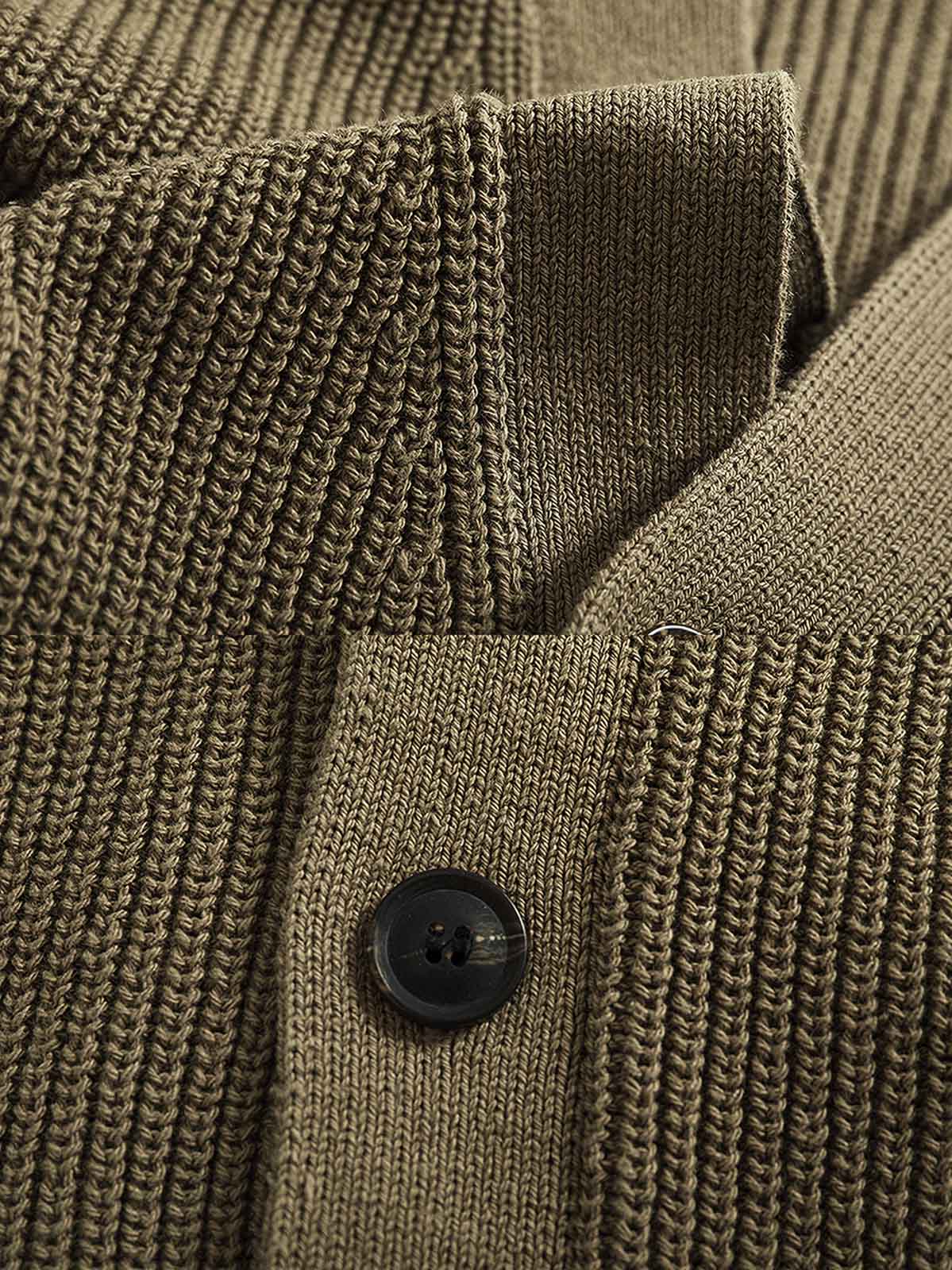 製品画像
「Vネックカーディガンセーター、ダメージ加工でヴィンテージ感を演出、厚手の柔らかなコットン素材が快適な着心地を提供」
詳細画像
「Vネックデザインがシンプルで上品、ダメージ加工による独自の風合い、前面の2つのポケットがデザインと実用性を両立」