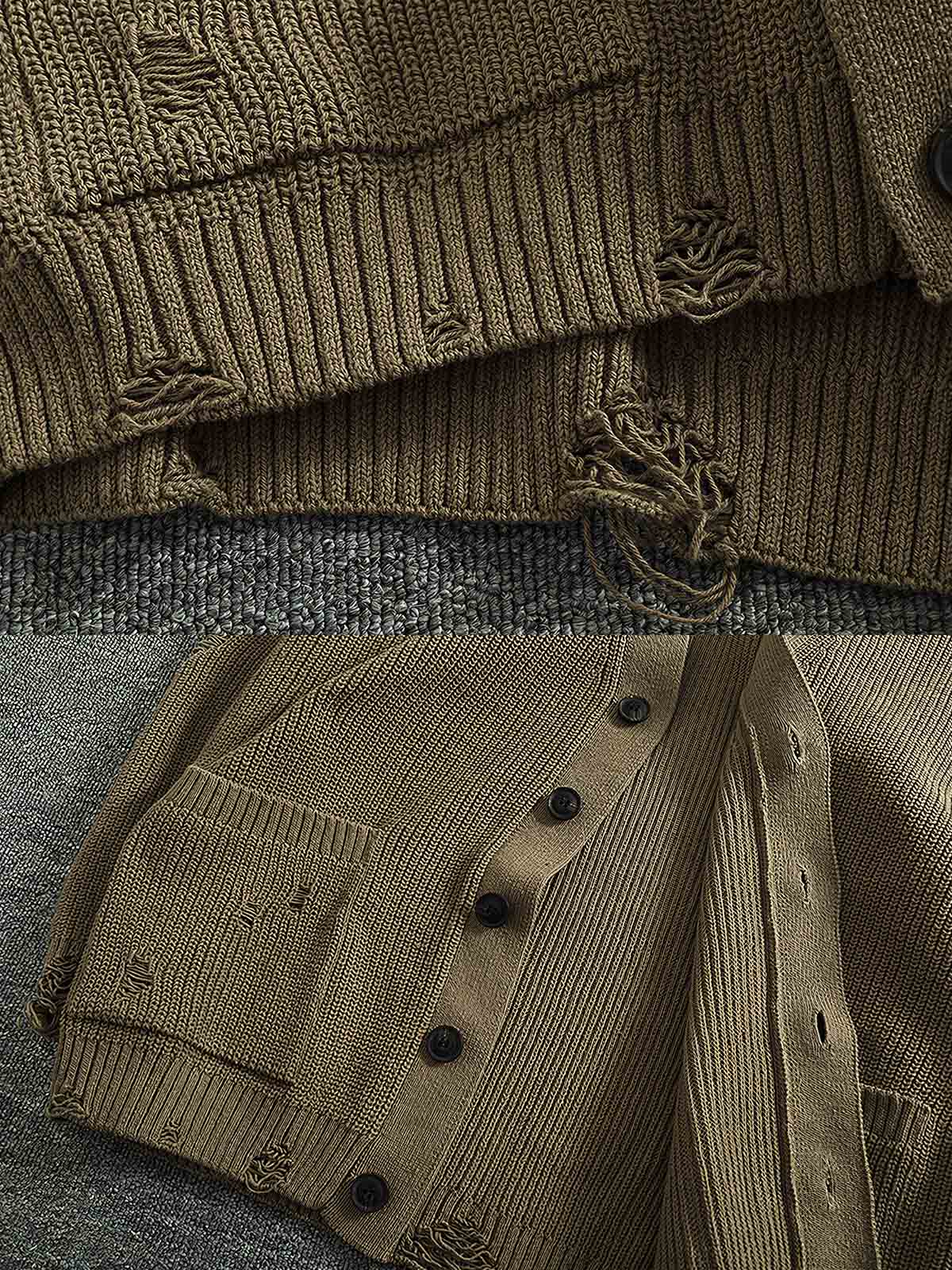 製品画像
「Vネックカーディガンセーター、ダメージ加工でヴィンテージ感を演出、厚手の柔らかなコットン素材が快適な着心地を提供」
詳細画像
「Vネックデザインがシンプルで上品、ダメージ加工による独自の風合い、前面の2つのポケットがデザインと実用性を両立」