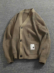 製品画像
「Vネックカーディガンセーター、ダメージ加工でヴィンテージ感を演出、厚手の柔らかなコットン素材が快適な着心地を提供」
詳細画像
「Vネックデザインがシンプルで上品、ダメージ加工による独自の風合い、前面の2つのポケットがデザインと実用性を両立」