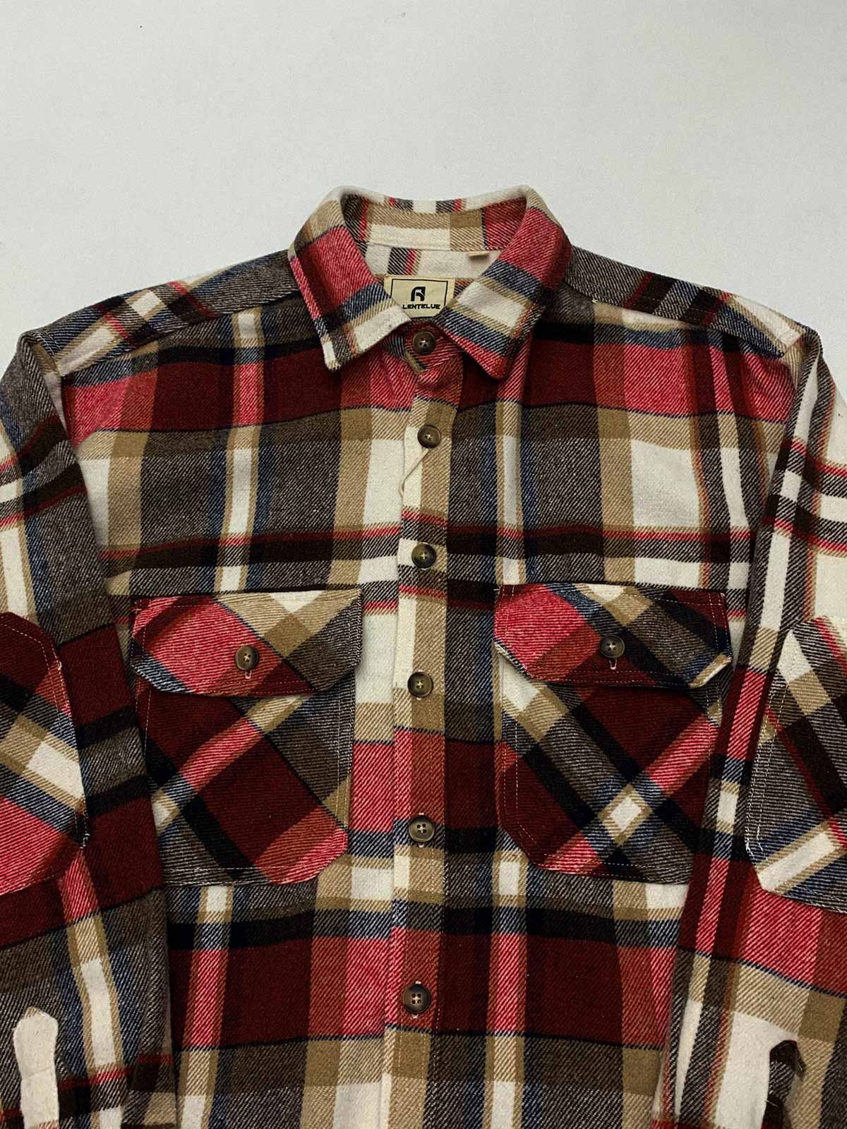 製品画像
「チェック柄フランネルシャツジャケット、起毛加工を施した厚手コットン素材で、秋冬シーズンに最適なヴィンテージ感のあるデザイン」
詳細画像
「柔らかな質感の厚手コットン、ダブルポケットと肘部分のパッチデザインが特徴。水洗いとソフト加工で快適な着心地と優れた保温性」