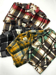 製品画像
「チェック柄フランネルシャツジャケット、起毛加工を施した厚手コットン素材で、秋冬シーズンに最適なヴィンテージ感のあるデザイン」
詳細画像
「柔らかな質感の厚手コットン、ダブルポケットと肘部分のパッチデザインが特徴。水洗いとソフト加工で快適な着心地と優れた保温性」