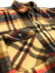 製品画像
「チェック柄フランネルシャツジャケット、起毛加工を施した厚手コットン素材で、秋冬シーズンに最適なヴィンテージ感のあるデザイン」
詳細画像
「柔らかな質感の厚手コットン、ダブルポケットと肘部分のパッチデザインが特徴。水洗いとソフト加工で快適な着心地と優れた保温性」