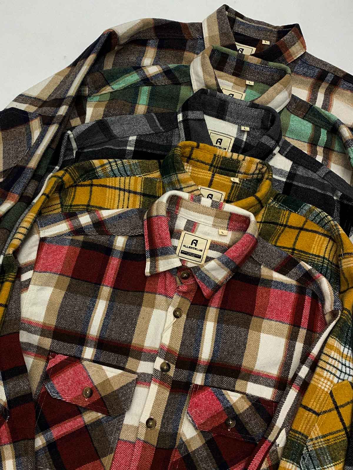 製品画像
「チェック柄フランネルシャツジャケット、起毛加工を施した厚手コットン素材で、秋冬シーズンに最適なヴィンテージ感のあるデザイン」
詳細画像
「柔らかな質感の厚手コットン、ダブルポケットと肘部分のパッチデザインが特徴。水洗いとソフト加工で快適な着心地と優れた保温性」