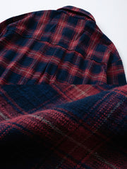 製品画像
高品質な竹節編みコットン素材を使用したチェック柄シャツ。柔らかな触感と優れた保温性を兼ね備え、レトロなチェックデザインが冬の必需品として、快適でスタイリッシュな着心地を提供します。
詳細画像
竹節編みコットン素材による柔らかな肌触りと温かさ。斜めのチェックパッチワークデザインの胸ポケットが視覚的な奥行きを加え、バックは軽くラウンドした裾デザインで、リラックスした印象を与えます。