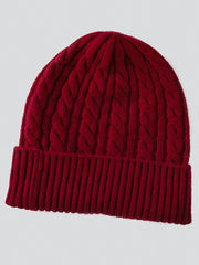 製品画像: ケーブル柄 ウールニット3点セット(マフラー、帽子、手袋)の全体展示画像。エレガントで統一感のあるデザインが特徴。柔らかなラムウールとカシミヤ混紡素材を使用し、冬の防寒用に最適。
詳細画像: ケーブル柄の編み目をクローズアップした詳細画像。高品質ラムウール90%とカシミヤ10%混紡素材の柔らかさと光沢感を強調したディテール。