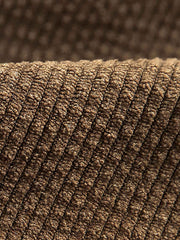 製品画像
コーデュロイカジュアルスーツ しっかりとした形状を保つコーデュロイ素材を使用、シワになりにくく毛玉ができにくいエレガンスとカジュアルを両立したデザイン。
詳細画像
コーデュロイ素材の質感とディテール、シンプルでエレガントなデザインのカジュアルスーツ。