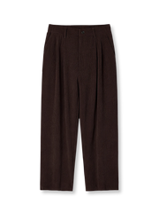 製品画像
ストレートコーデュロイワイドパンツ しっかりとした形状を保ち、快適な履き心地を提供するレトロなデザインのコーデュロイワイドパンツ。特別染色された粗目のコーデュロイ素材を使用し、どんなスタイルにも合わせやすく、万能なアイテム。
詳細画像
ストレートコーデュロイワイドパンツのディテール 特別染色された粗目のコーデュロイ生地と、しっかりとした縫製で、耐久性と快適性を兼ね備えたデザイン。