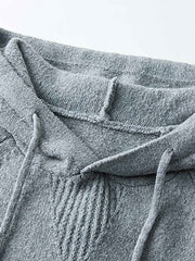 製品画像
ウール混紡フード付きニットセーター全体図。シンプルなフードデザインと厚みのある5ゲージ編みが特徴で、起毛加工により柔らかな肌触りを実現した中厚ニットセーター。ブルー、コーヒー、グレー、グリーンの4色展開。
詳細画像
裾のリブ編みデザイン、袖口の耐久性強化ディテール、フードのドローストリング仕様、起毛加工が施された高品質なウール混紡素材、5ゲージ9本取り編みの質感特写。