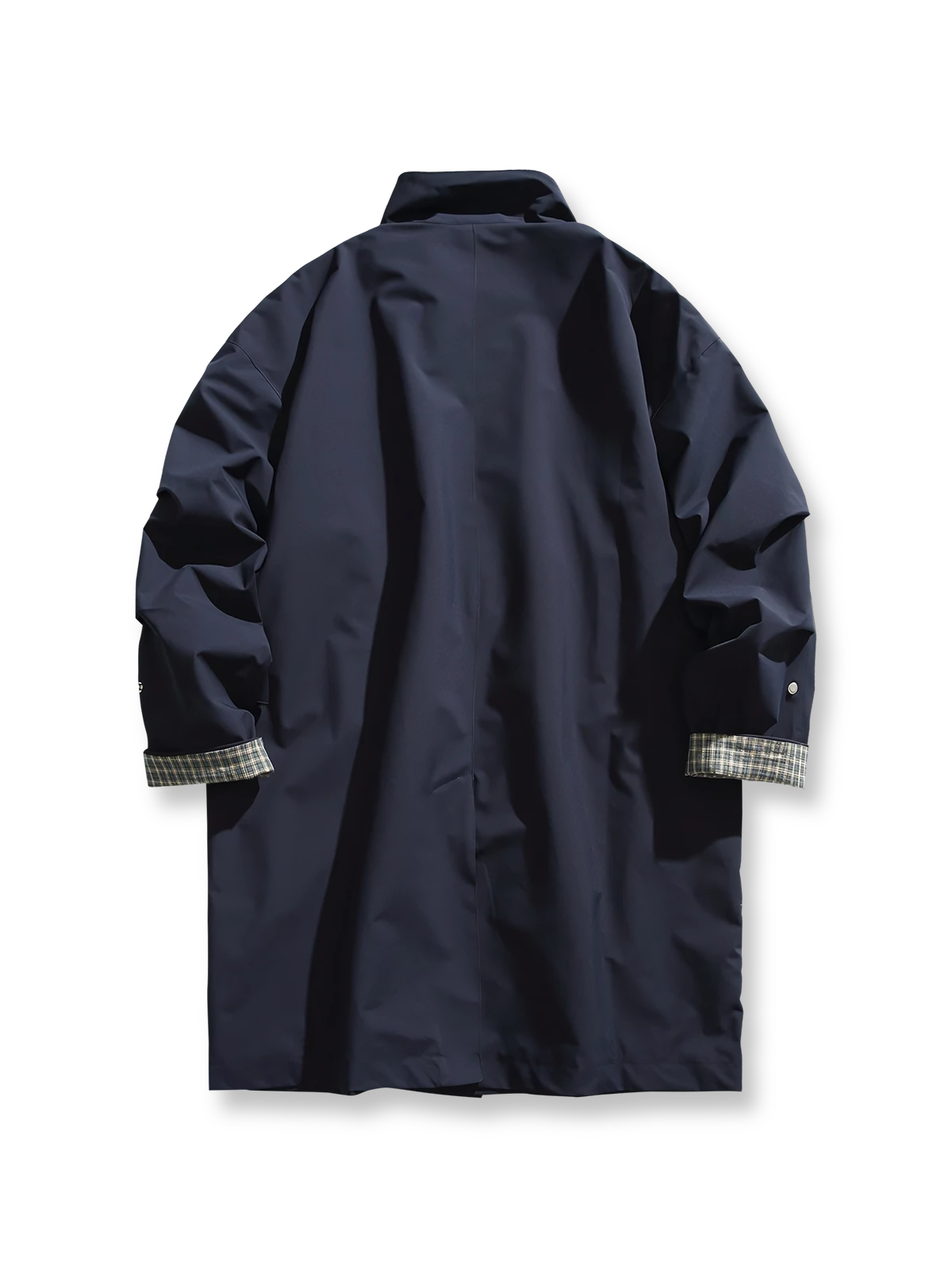 製品画像
クラシックなミディアム丈ロングカラーコート全体図。防風素材の表地とシンプルで美しいシルエットが特徴の上品なデザイン。
詳細画像
裏地に施された細かなチェック柄のディテール、袖口の調整デザイン、防風性能を備えた表地の質感特写。機能性とスタイルを両立した仕上がり。