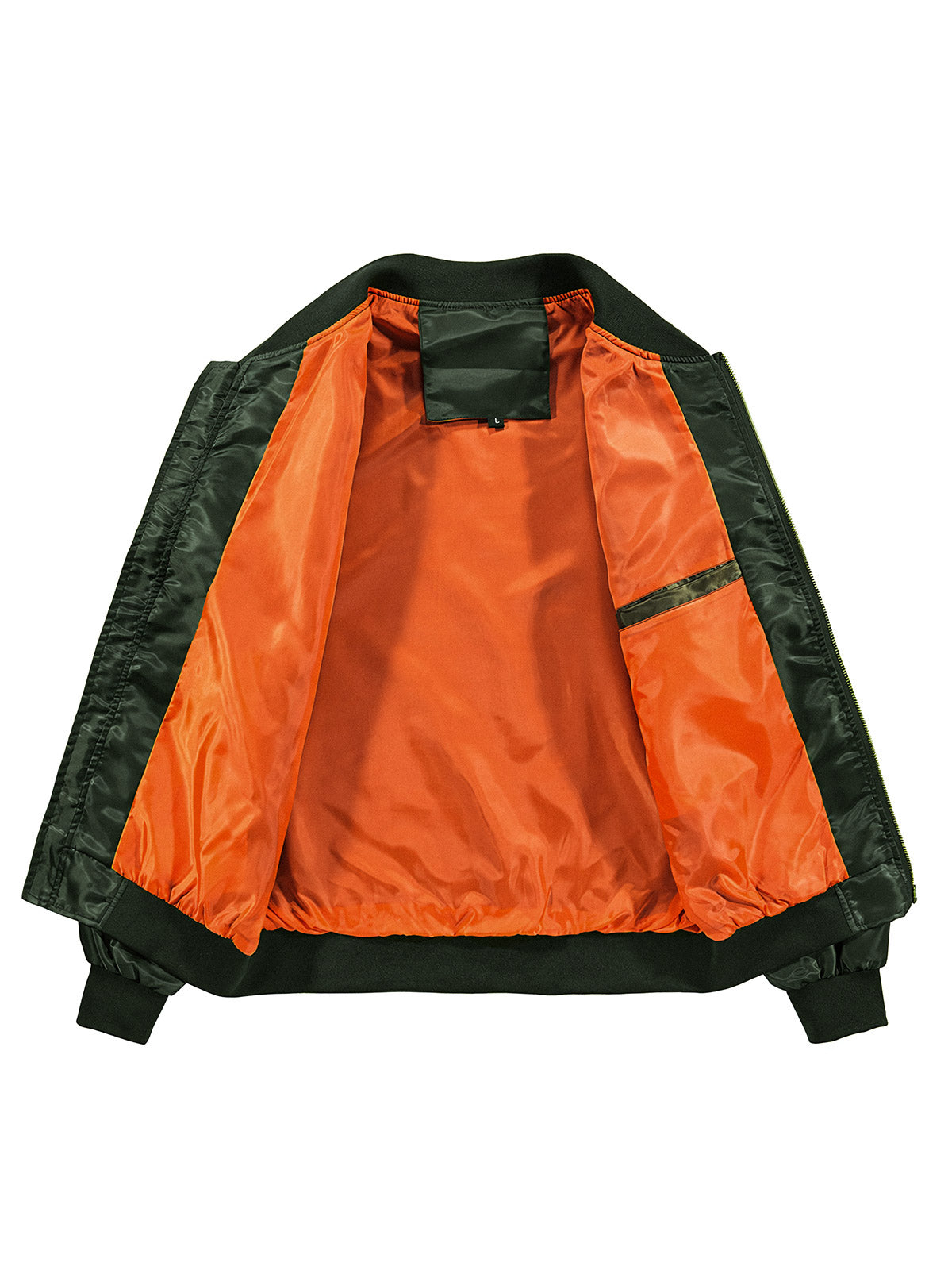 製品画像
MA-1 フライトジャケット全体図。高密度ナイロン表地とオレンジ色の裏地が特徴で、1950年代アメリカ空軍のクラシックな短丈デザインを再現。
詳細画像
ジップ付き袖ポケット、リブ仕立ての袖口・裾、防風性を高めるディテール、オレンジ色の裏地と高密度ナイロン素材の質感特写。
