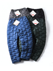 製品画像
高機能保温中綿 防風・防寒中綿パンツ全体図。防風性・撥水性に優れたナイロン素材とシンプルなデザインで、寒冷地のアウトドア活動に最適な秋冬アイテム。
詳細画像
防風・撥水ナイロン素材の質感、高機能保温中綿の充填構造、裾の調整仕様と立体裁断デザインによる動きやすさのディテール特写。