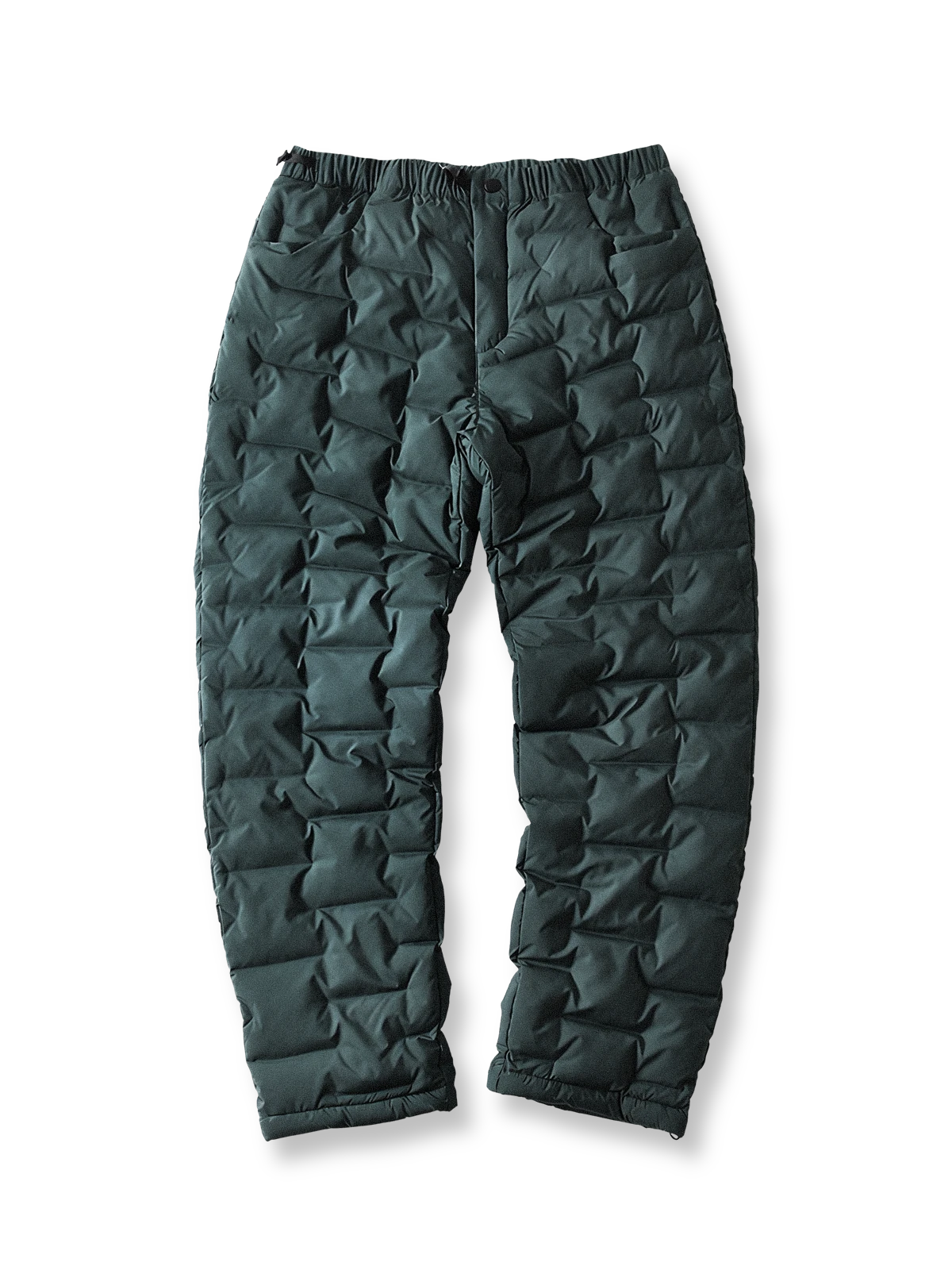 製品画像
高機能保温中綿 防風・防寒中綿パンツ全体図。防風性・撥水性に優れたナイロン素材とシンプルなデザインで、寒冷地のアウトドア活動に最適な秋冬アイテム。
詳細画像
防風・撥水ナイロン素材の質感、高機能保温中綿の充填構造、裾の調整仕様と立体裁断デザインによる動きやすさのディテール特写。