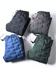 製品画像
高機能保温中綿 防風・防寒中綿パンツ全体図。防風性・撥水性に優れたナイロン素材とシンプルなデザインで、寒冷地のアウトドア活動に最適な秋冬アイテム。
詳細画像
防風・撥水ナイロン素材の質感、高機能保温中綿の充填構造、裾の調整仕様と立体裁断デザインによる動きやすさのディテール特写。