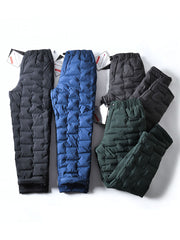 製品画像
高機能保温中綿 防風・防寒中綿パンツ全体図。防風性・撥水性に優れたナイロン素材とシンプルなデザインで、寒冷地のアウトドア活動に最適な秋冬アイテム。
詳細画像
防風・撥水ナイロン素材の質感、高機能保温中綿の充填構造、裾の調整仕様と立体裁断デザインによる動きやすさのディテール特写。