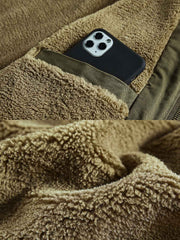 製品画像
N1デッキスタイル 海軍 フード付きコート全体図。高密度コットン素材と厚手シープスキン風ウールファー裏地を使用した、ヴィンテージ感溢れる冬用防寒アウター。
詳細画像
厚手のシープスキン風ウールファー裏地の質感、「A.R.M.Y.」プリントのクラシックディテール、ファスナーとボタンの二重防風仕様の特写。