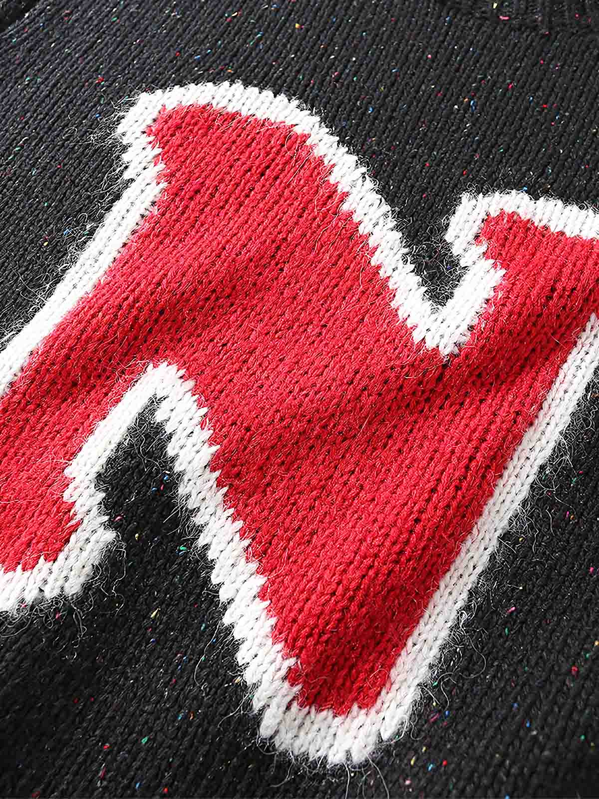 製品画像
「カラーネップウール混紡ニットセーター全体像。赤い『N』アルファベット柄とカラーネップデザインが特徴のスクール風セーター」
詳細画像
「カラーネップウール混紡ニットセーターの赤い『N』アルファベット柄と柔らかなカラーネップ生地のディテールクローズアップ」