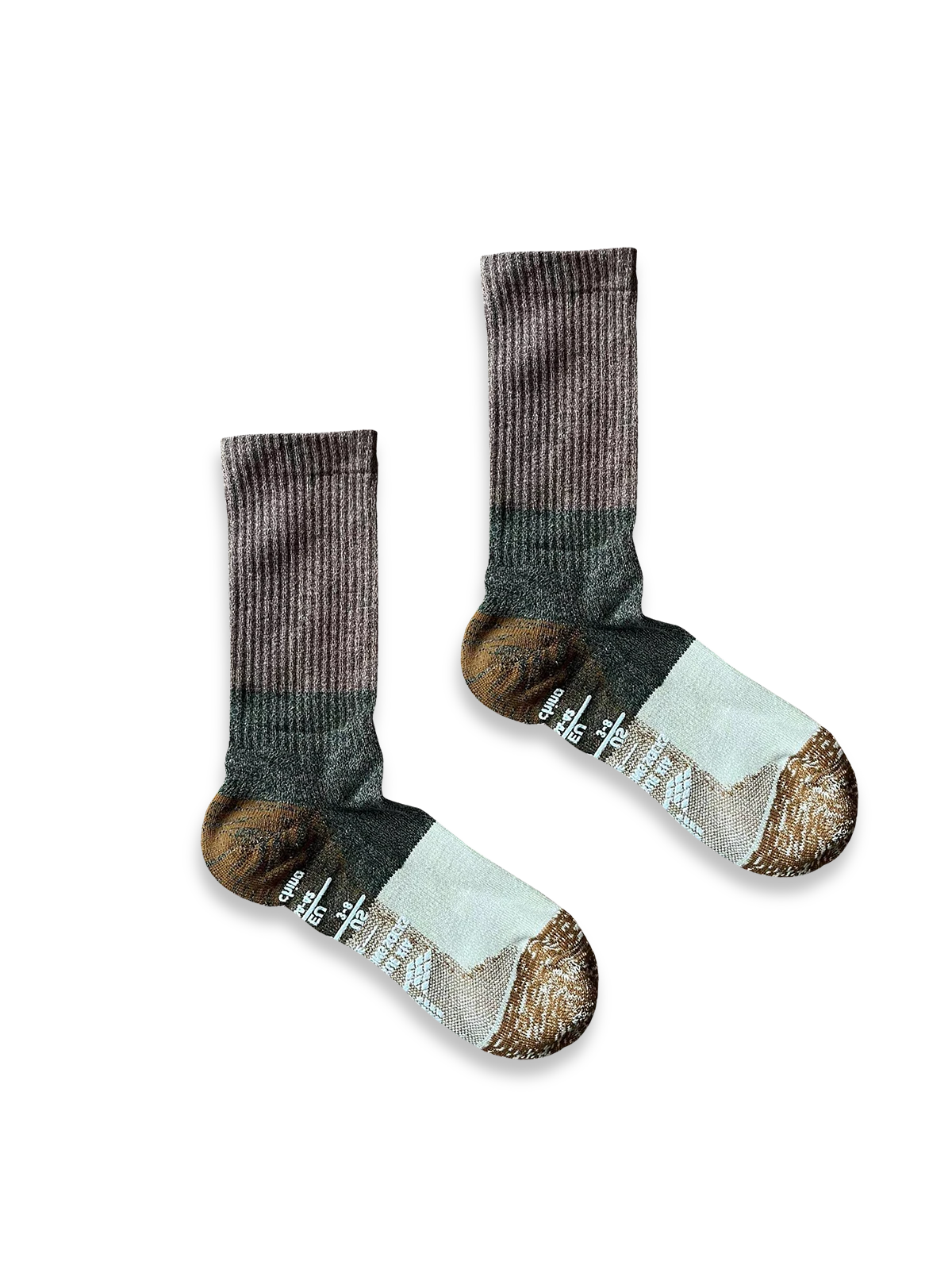 製品画像
「ドイツ製糸を使用したレトロバイカラー ロングソックス3足セット全体像。快適性と抗菌防臭機能を備えたアウトドア対応の5色展開ソックス」
詳細画像
「レトロバイカラー ロングソックスの足裏滑り止めビニール素材と柔らかな混紡素材のディテールクローズアップ。機能性とデザイン性を融合した仕様」