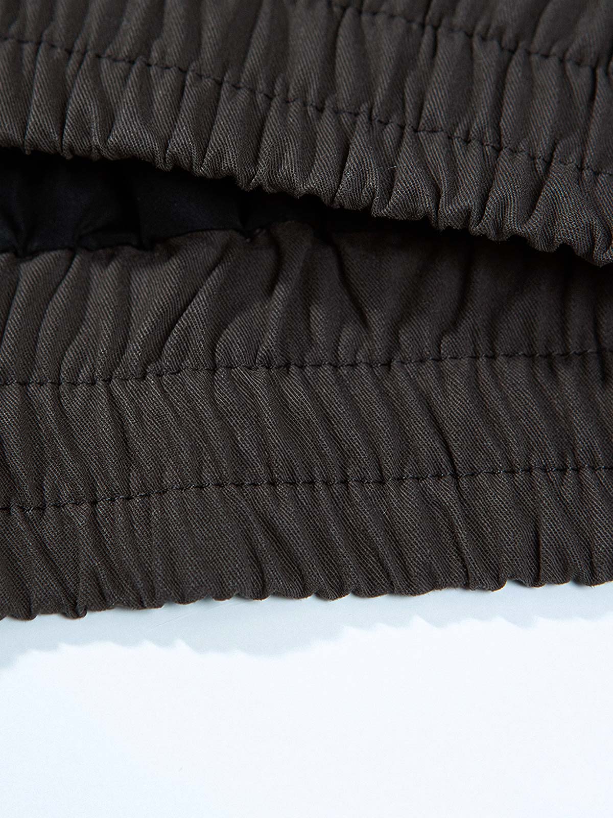 製品画像
「クラシックなパッチワークチェック柄とルーズフィットシルエットが特徴のジャケット全体写真。100%コットン素材で快適さとレトロなスタイルを両立した秋冬のマストアイテム。」
詳細画像
「パッチワークチェック柄デザインが際立つ襟やポケット部分のディテール写真。柔らかく耐久性のある100%コットン素材が使用されたジャケットの特徴を強調した詳細画像。」