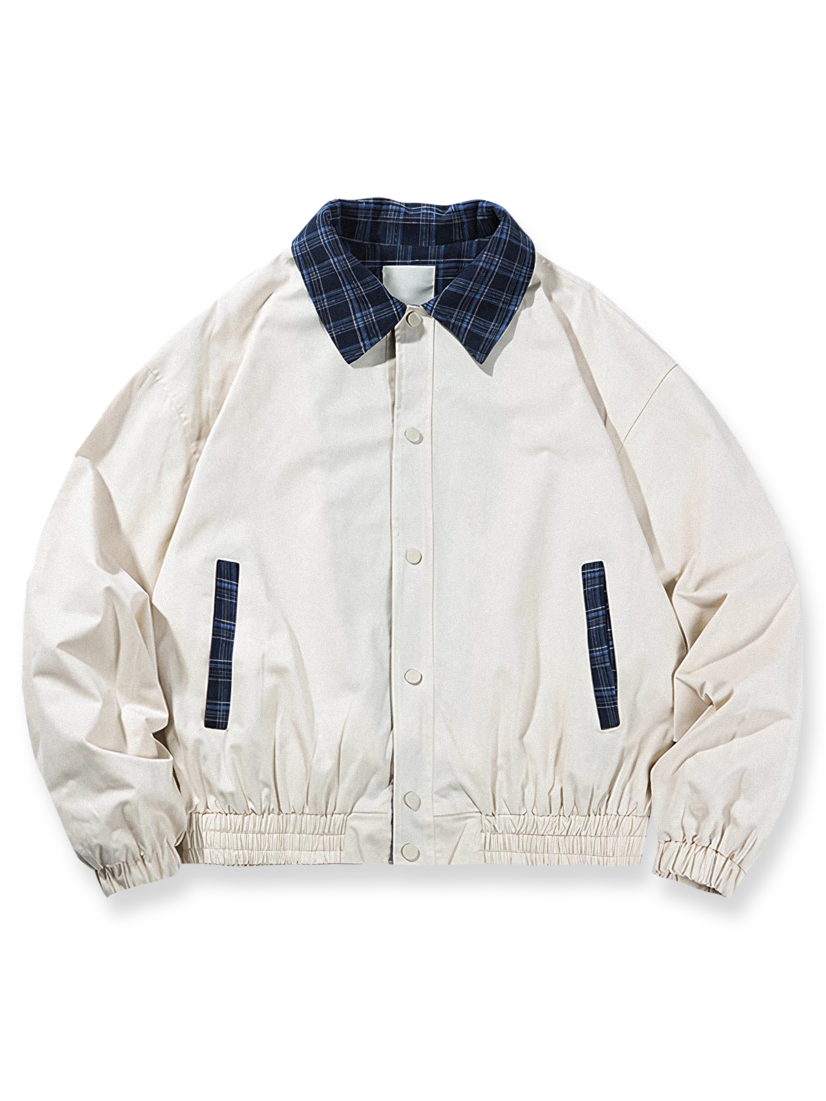 製品画像
「クラシックなパッチワークチェック柄とルーズフィットシルエットが特徴のジャケット全体写真。100%コットン素材で快適さとレトロなスタイルを両立した秋冬のマストアイテム。」
詳細画像
「パッチワークチェック柄デザインが際立つ襟やポケット部分のディテール写真。柔らかく耐久性のある100%コットン素材が使用されたジャケットの特徴を強調した詳細画像。」