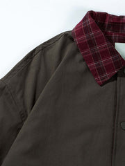 製品画像
「クラシックなパッチワークチェック柄とルーズフィットシルエットが特徴のジャケット全体写真。100%コットン素材で快適さとレトロなスタイルを両立した秋冬のマストアイテム。」
詳細画像
「パッチワークチェック柄デザインが際立つ襟やポケット部分のディテール写真。柔らかく耐久性のある100%コットン素材が使用されたジャケットの特徴を強調した詳細画像。」