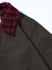 製品画像
「クラシックなパッチワークチェック柄とルーズフィットシルエットが特徴のジャケット全体写真。100%コットン素材で快適さとレトロなスタイルを両立した秋冬のマストアイテム。」
詳細画像
「パッチワークチェック柄デザインが際立つ襟やポケット部分のディテール写真。柔らかく耐久性のある100%コットン素材が使用されたジャケットの特徴を強調した詳細画像。」