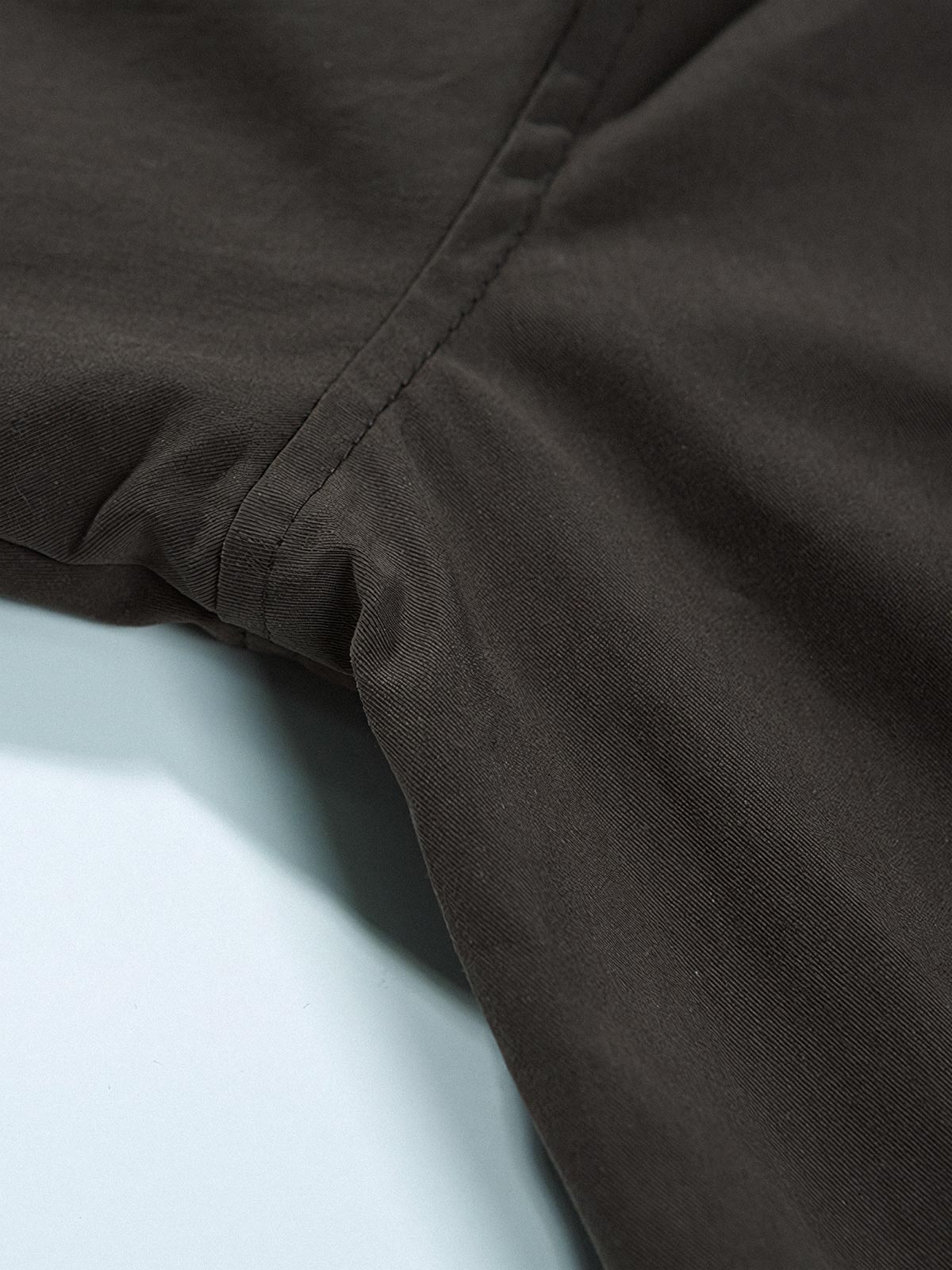 製品画像
「クラシックなパッチワークチェック柄とルーズフィットシルエットが特徴のジャケット全体写真。100%コットン素材で快適さとレトロなスタイルを両立した秋冬のマストアイテム。」
詳細画像
「パッチワークチェック柄デザインが際立つ襟やポケット部分のディテール写真。柔らかく耐久性のある100%コットン素材が使用されたジャケットの特徴を強調した詳細画像。」