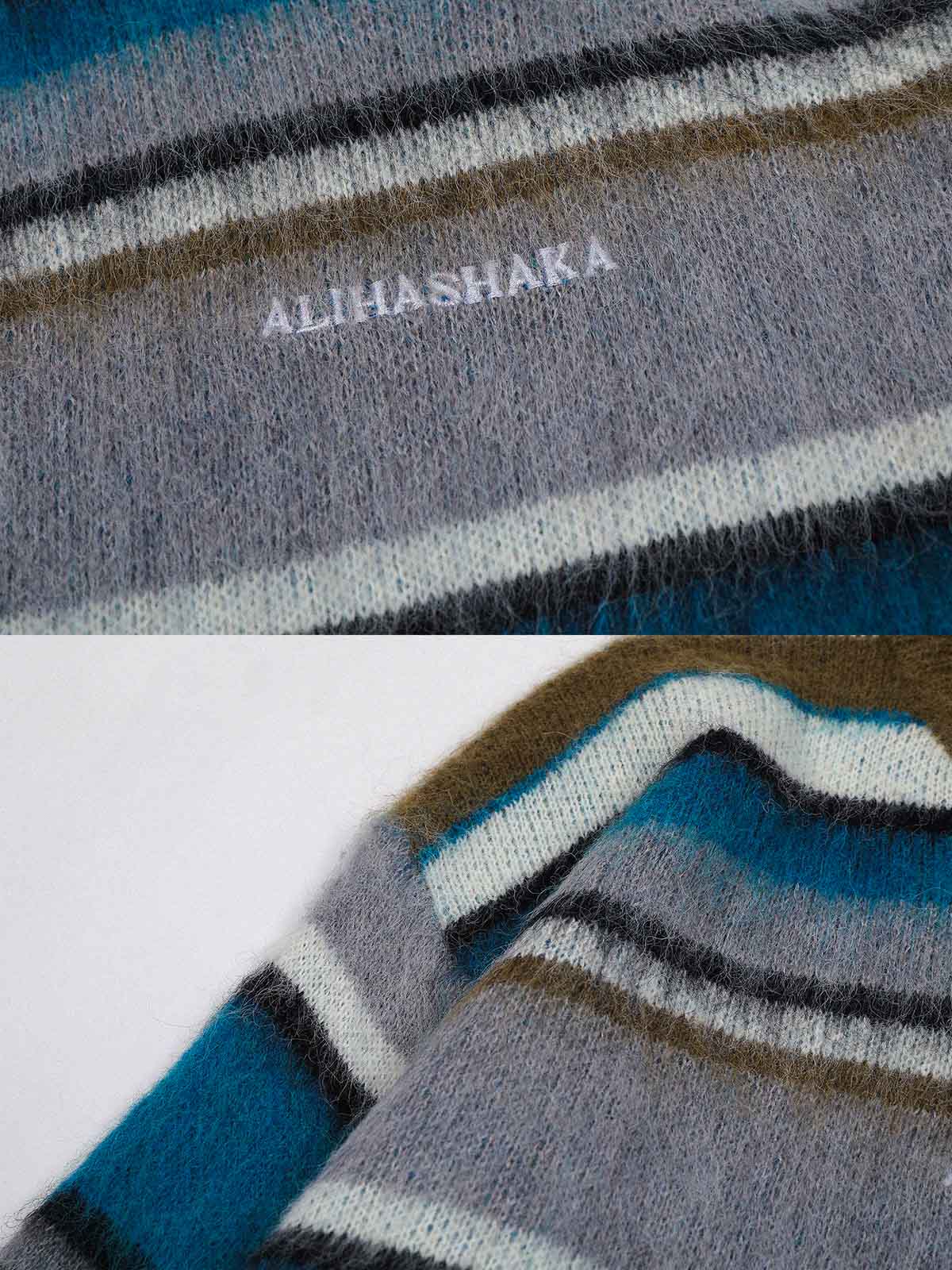 製品画像
「レトロなパッチワークデザインとストライプが特徴のアルファベット刺繍入りクルーネックセーター全体写真。ウール混紡素材で柔らかく保温性に優れた秋冬の定番アイテム。」
詳細画像
「丁寧なアルファベット刺繍とパッチワークストライプのディテールを強調したセーターの詳細写真。ウール混紡素材の柔らかい質感とデザイン性が際立つアイテム。」