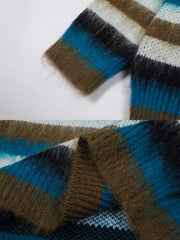 製品画像
「レトロなパッチワークデザインとストライプが特徴のアルファベット刺繍入りクルーネックセーター全体写真。ウール混紡素材で柔らかく保温性に優れた秋冬の定番アイテム。」
詳細画像
「丁寧なアルファベット刺繍とパッチワークストライプのディテールを強調したセーターの詳細写真。ウール混紡素材の柔らかい質感とデザイン性が際立つアイテム。」