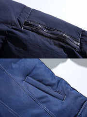 製品画像
「レトロなシープスキン風襟とバイカラーパッチワークデザインが特徴のワーク中綿ジャケット全体写真。防風性と保温性に優れた高密度素材と軽量ポリエステル中綿を採用し、アウトドアにも日常使いにも最適な冬のマストアイテム。」
詳細画像
「シープスキン風襟の立体感のある質感と、バイカラーパッチワークデザインの大きな多機能ポケットのディテール写真。防寒性を高める高密度素材と軽量中綿が使用されたジャケットの特徴を表現した画像。」