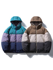 製品画像
「トリコロール配色のパッチワークデザインが特徴的なフード付きエコ中綿ジャケット。環境に配慮した再生素材を使用した冬用アウターの全体図」
詳細画像
「ハイネックフードと調節可能なドローコード付きデザイン。ダブルジップ仕様で実用性を高めたエコ中綿ジャケットのディテールクローズアップ」