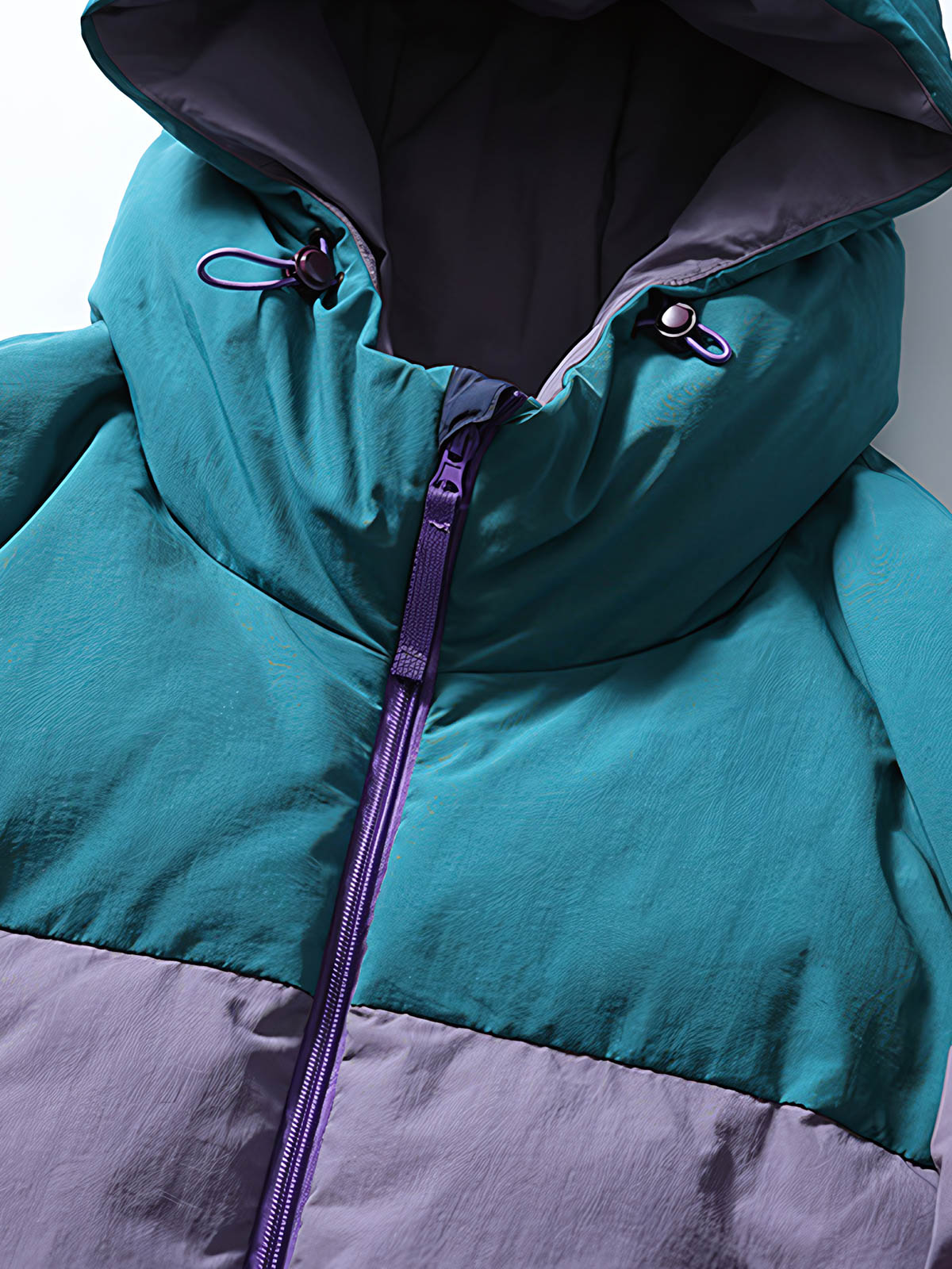 製品画像
「トリコロール配色のパッチワークデザインが特徴的なフード付きエコ中綿ジャケット。環境に配慮した再生素材を使用した冬用アウターの全体図」
詳細画像
「ハイネックフードと調節可能なドローコード付きデザイン。ダブルジップ仕様で実用性を高めたエコ中綿ジャケットのディテールクローズアップ」