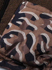 製品画像
「立体迷彩ポケットを取り入れたバイカラーのダウンベスト。軽量で保温性に優れたデザインが特徴。秋冬のアウトドアや日常使いに最適な防寒アウター。シンプルなフロントジップと個性的な迷彩デザインがスタイリッシュなカジュアルスタイルを演出する一着」
詳細画像
「立体感のある迷彩ポケットが特徴のバイカラーデザインダウンベスト。シンプルなフロントジップと実用的なポケットがアクセントになり、レイヤードスタイルにも適した秋冬用防寒アウターのディテールクローズアップ」