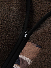 製品画像
「立体迷彩ポケットを取り入れたバイカラーのダウンベスト。軽量で保温性に優れたデザインが特徴。秋冬のアウトドアや日常使いに最適な防寒アウター。シンプルなフロントジップと個性的な迷彩デザインがスタイリッシュなカジュアルスタイルを演出する一着」
詳細画像
「立体感のある迷彩ポケットが特徴のバイカラーデザインダウンベスト。シンプルなフロントジップと実用的なポケットがアクセントになり、レイヤードスタイルにも適した秋冬用防寒アウターのディテールクローズアップ」